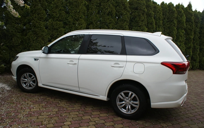 Mitsubishi Outlander cena 66950 przebieg: 255000, rok produkcji 2017 z Wieliczka małe 232